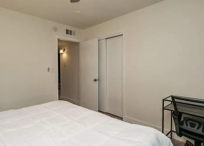 Remodeled 2 Bdrm W Yard In Old Town