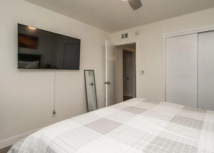 Remodeled 2 Bdrm W Yard In Old Town Holiday home *