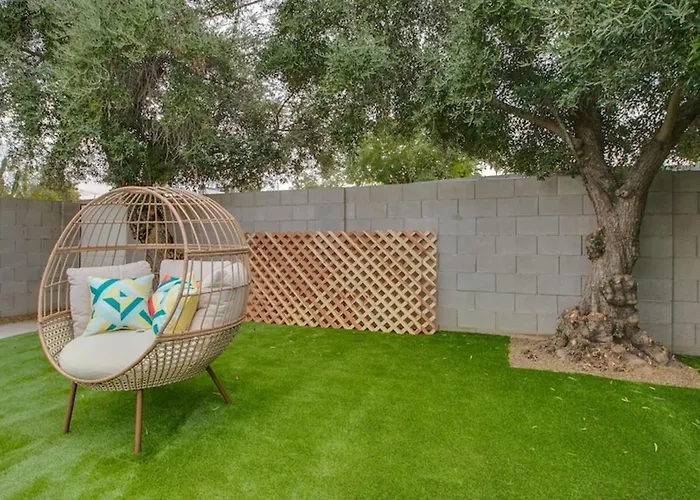 Remodeled 2 Bdrm W Yard In Old Town Scottsdale