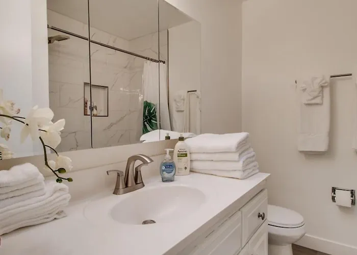 Holiday home Remodeled 2 Bdrm W Yard In Old Town *