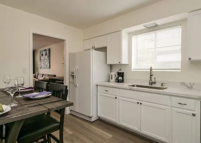 Remodeled 2 Bdrm W Yard In Old Town Holiday home *
