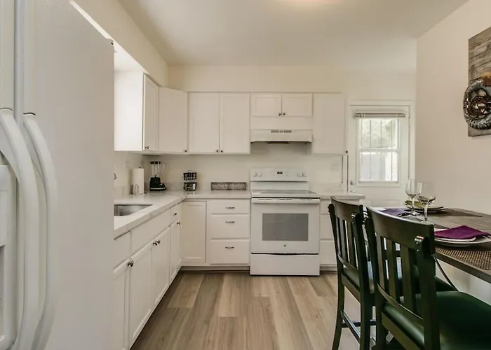 Remodeled 2 Bdrm W Yard In Old Town *