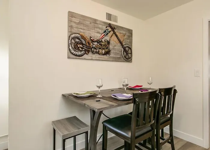 Holiday home Remodeled 2 Bdrm W Yard In Old Town