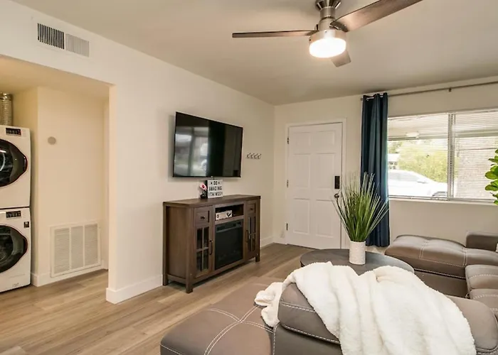 Remodeled 2 Bdrm W Yard In Old Town *